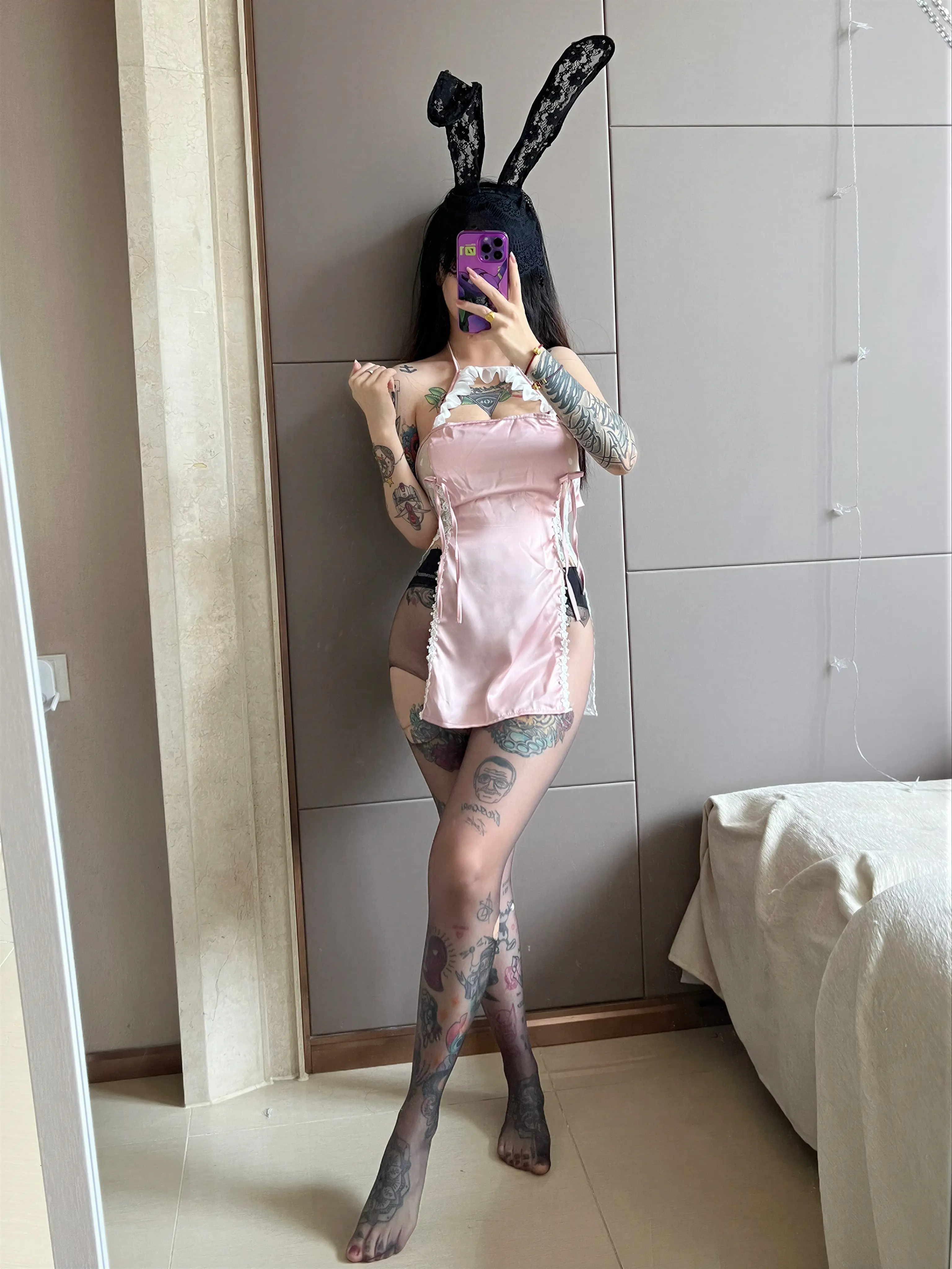 卡通百科老王 – 兔女郎粉色开衩裙 28P